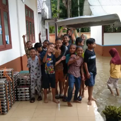 Pemerintah menyalurkan bantuan pangan melalui perogram MBG bagi warga terdampak bencana di Sumatera dan Aceh (Dok foto: bgn.go.id)